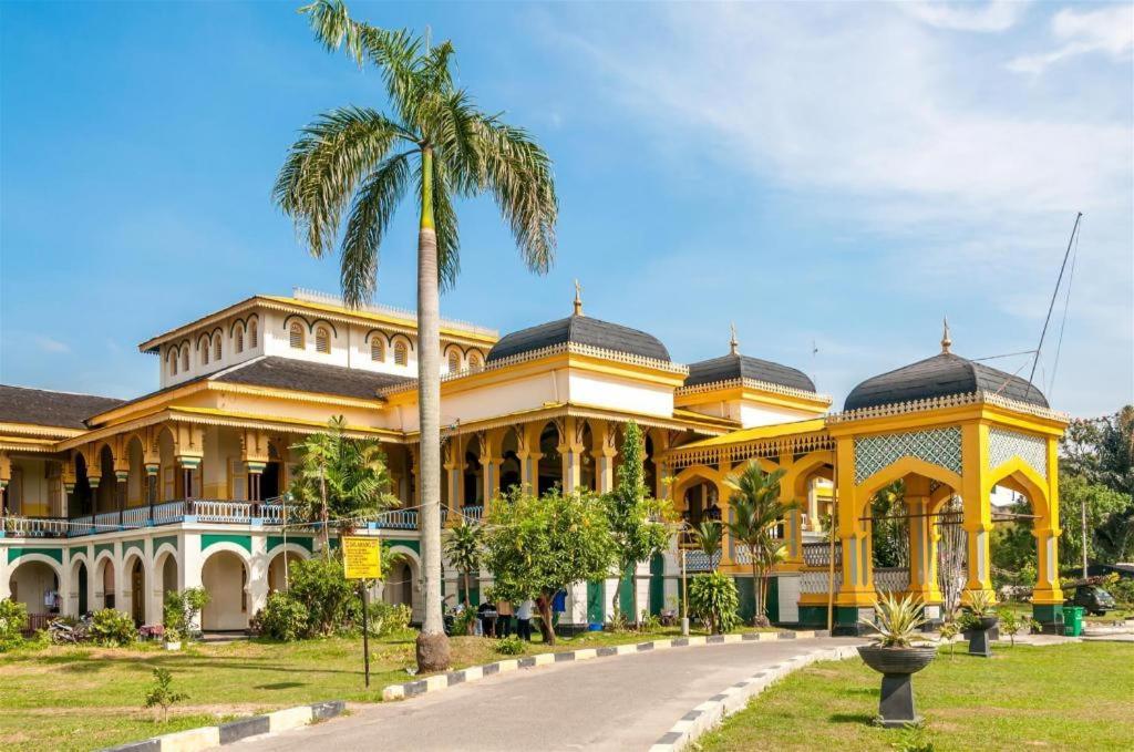 Amaliun Hotel Medan Buitenkant foto