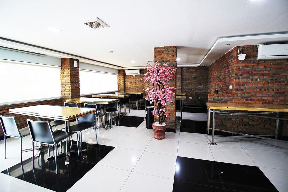 Amaliun Hotel Medan Buitenkant foto