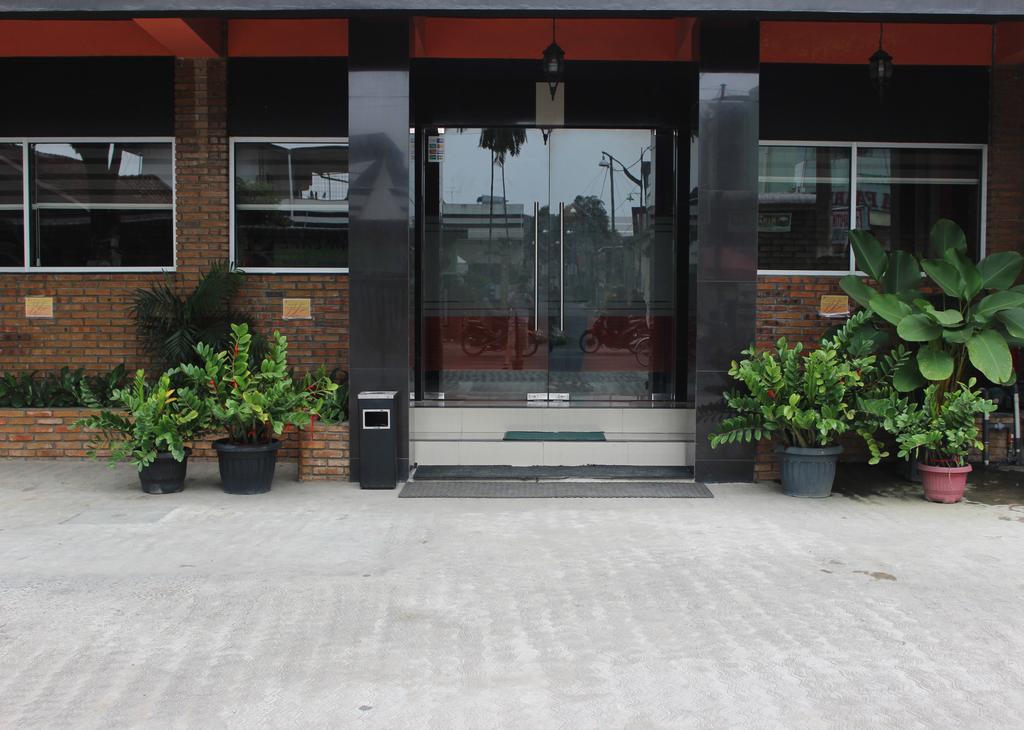 Amaliun Hotel Medan Buitenkant foto